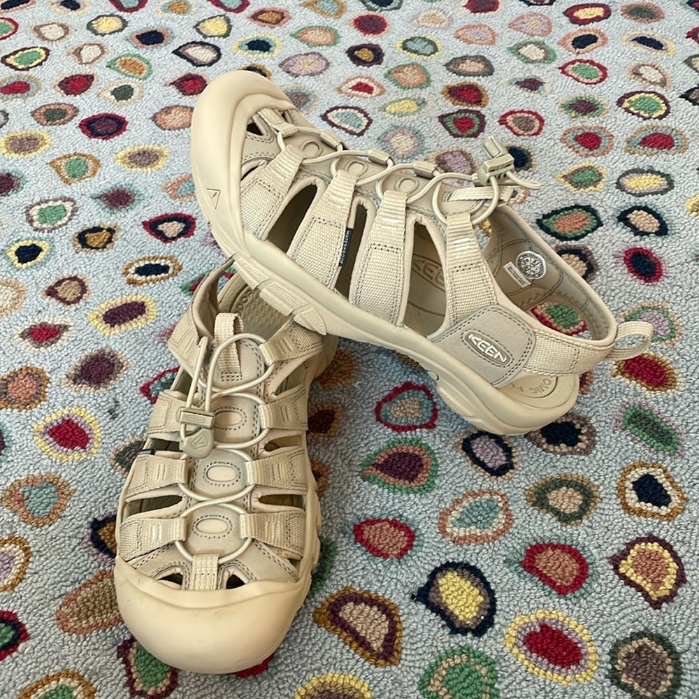 Keen Newport H2 women’s 9.5 monochrome safari sand sandals water shoes
